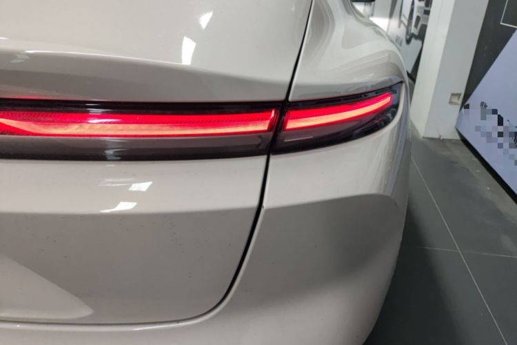 Used Nio ET5 2024 75 kWh Right Rear Taillight