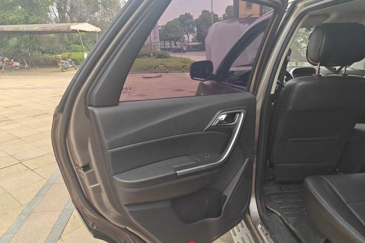 Used JMC Yusheng S350 2013 2.4T Automatic 2WD Diesel Luxury Edition 5 Seats