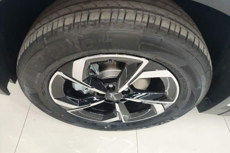 Used Dongfeng Aeolus L7 New Energy 2025 518 Comfort Edition Left Front Wheel Hub