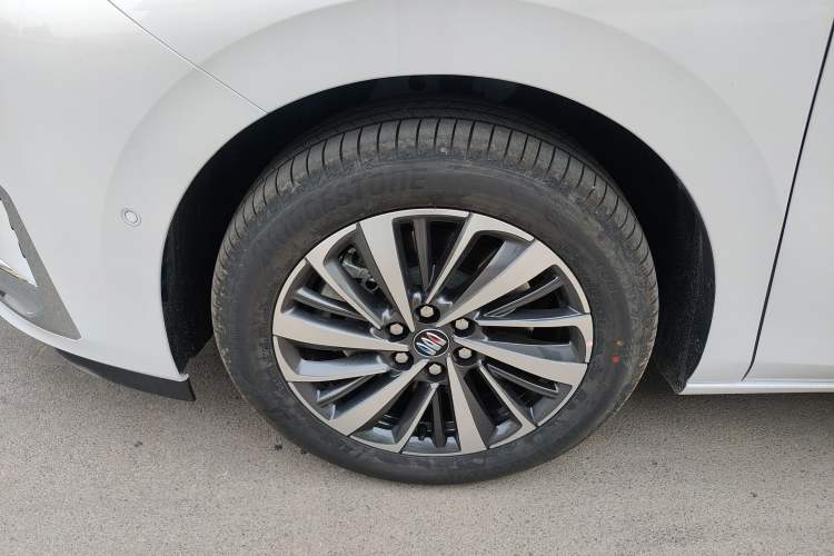 Used Buick GL8 2026 Model Lu Zun Luxury Edition Left Front Wheel Hub