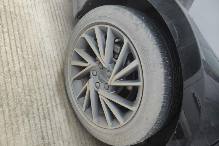 Used Lynk & Co 03 2022 2.0TD DCT GenioPlus Right Rear Wheel Hub