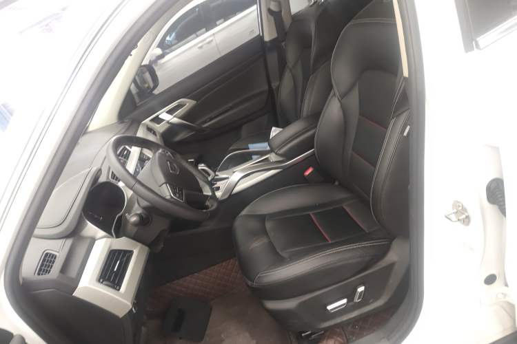 Used Geely Auto Emgrand X7 Sport 2020 1.8TD DCT Two-Wheel Drive Smart Connect 4G-Enabled Version
