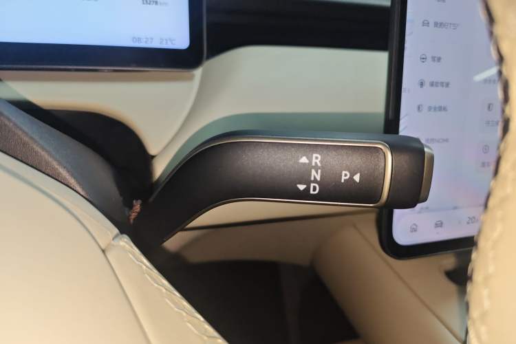 Used Nio ET5T 2025 75 kWh Touring Gear Lever