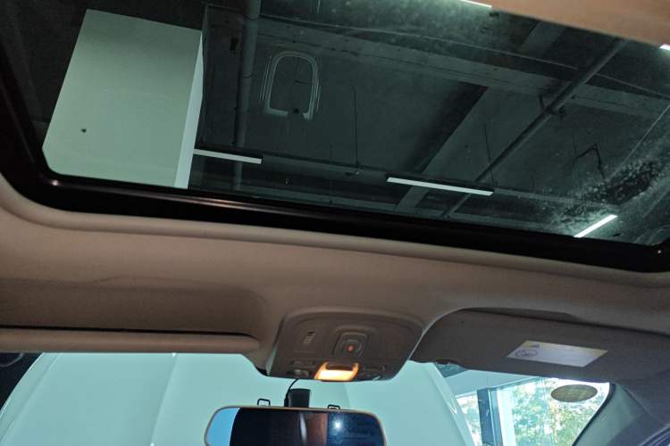 Used Citroen C4L 2015 1.8L Automatic Luxury Edition Headliner