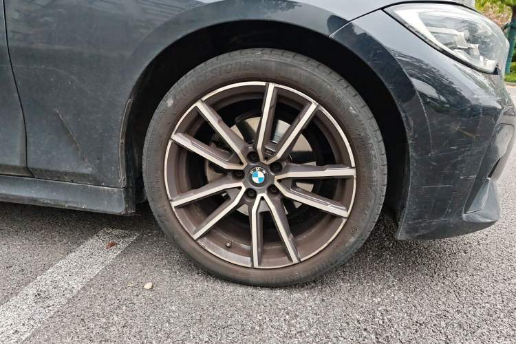 Used BMW 3 Series 2022 320Li M Sport Package Right Front Wheel Hub