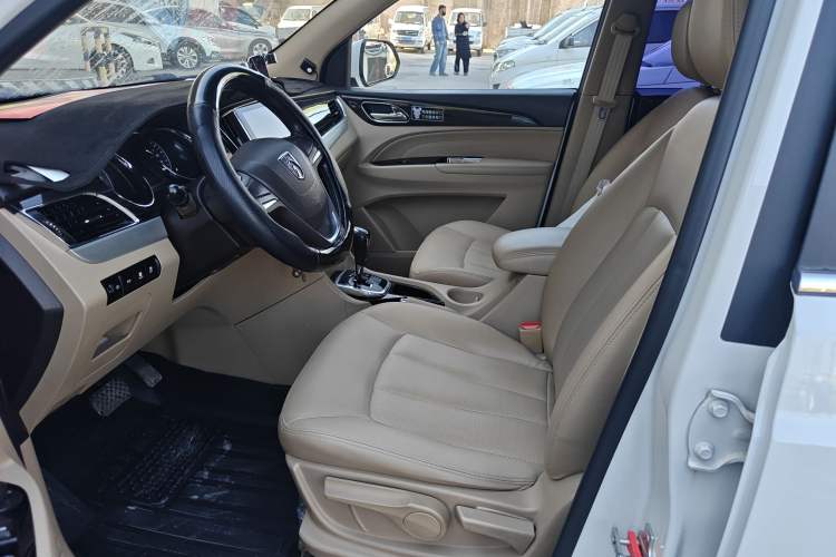 Used Baojun 730 2016 1.8L iAMT Comfort Version 7 Seats Left Front Seat