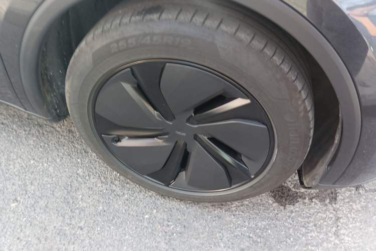 Used Tesla Model Y 2025 Long-Range All-Wheel Drive First Edition