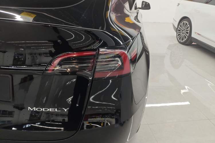 Used Tesla Model Y 2022 Long-Range All-Wheel-Drive Version