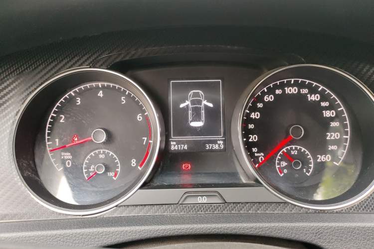 Used Volkswagen Golf 2015 1.4TSI Manual Comfort Model Odometer Close Up