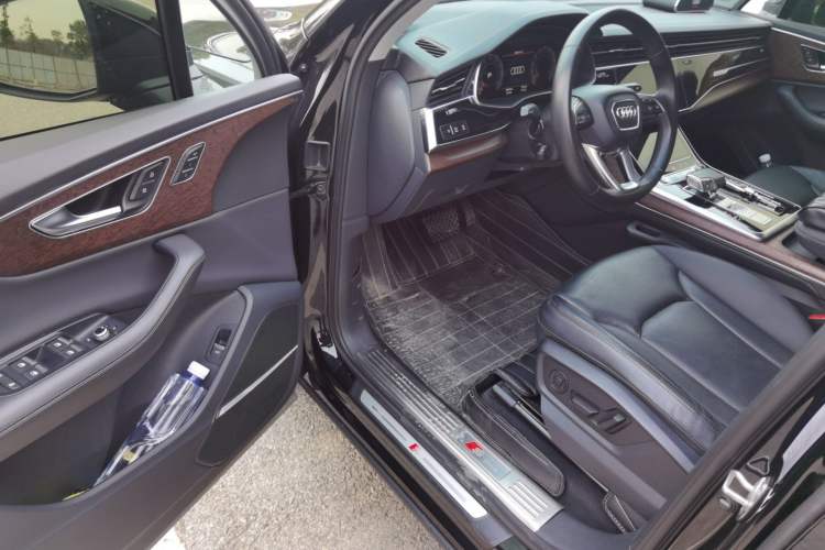 Used Audi Q7 2022 55 TFSI quattro S line Sport model
