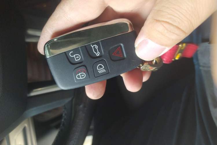 Used Land Rover Discovery Sport 2018 240 PS SE Version Interior 1