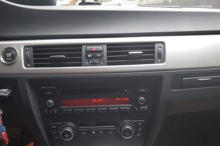 Used BMW 3 Series 2011 320i Coupe Audio And AC Panel