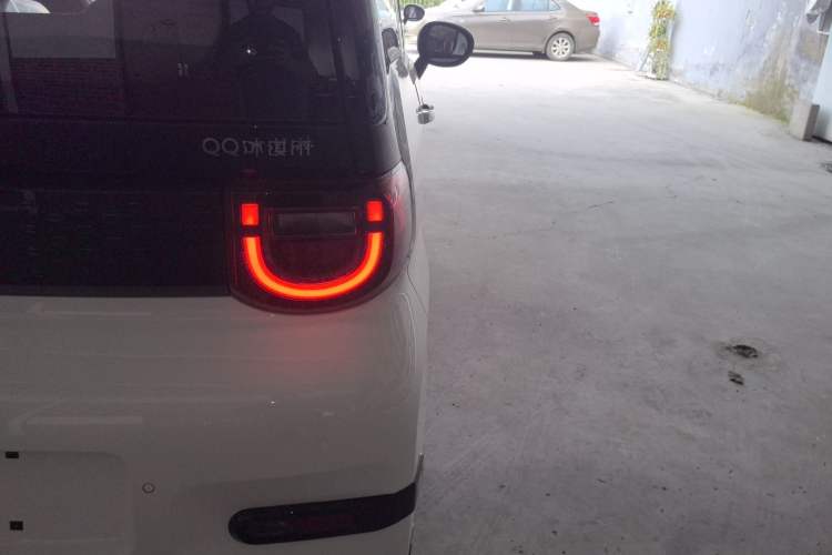 Used Chery QQ Ice Cream 2024 Edition Youth Version 205km Sundae Right Rear Taillight
