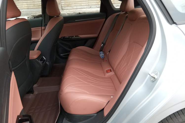 Used Geely Galaxy L6 2025 EM-i 140km Explorer+ Edition
