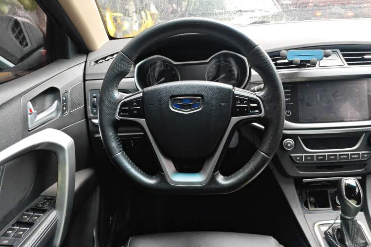 Used Geely Auto Emgrand 2017 Sedan Million Edition 1.5L CVT Upward Version Steering Wheel