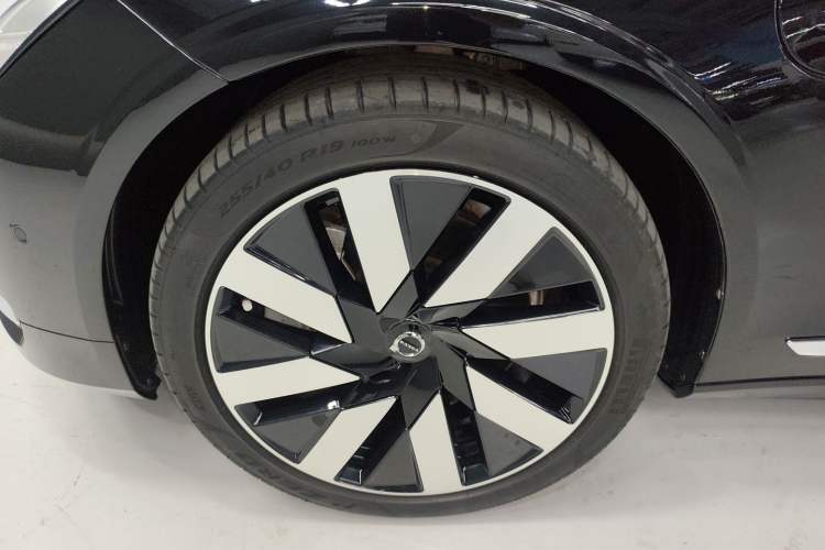 Used Volvo S90 New Energy 2025 Plug-in Hybrid Four-Wheel Drive Long-Range Luxury Smart Edition