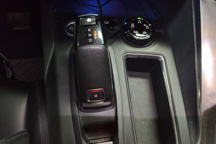 Used Peugeot 4008 2017 350THP Luxury Edition Gear Lever