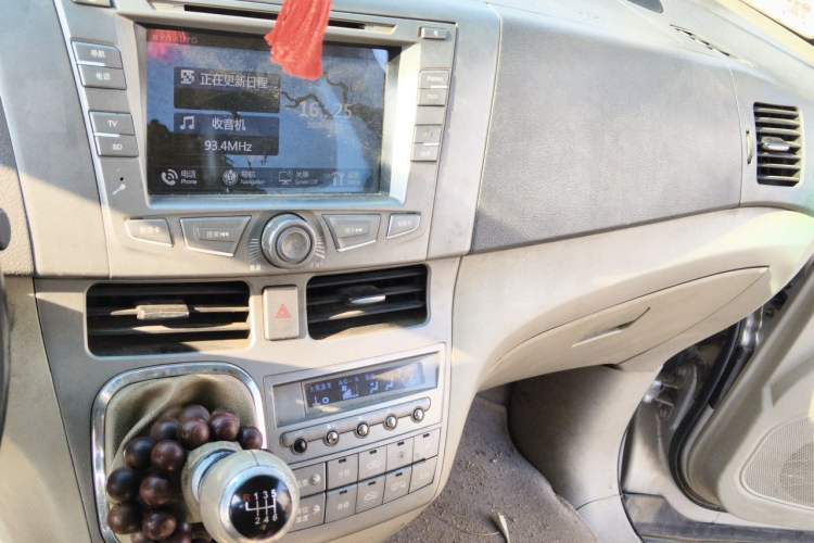 Used BYD M6 2013 2.4L Manual Luxury Model