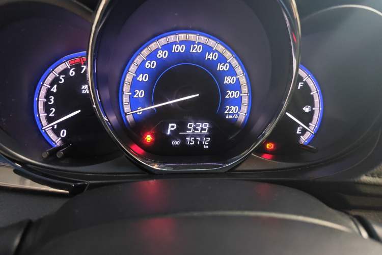 Used Toyota YARiS L Zhi Xuan 2017 1.5G CVT JingSu Model with Upgraded Sunroof Odometer Close Up