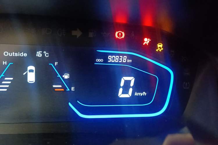 Used CHANGAN OSHAN A800 2017 1.5T Manual Luxury Model Odometer Close Up