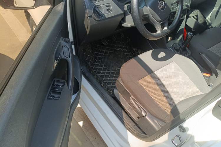 Used Volkswagen Polo 2016 1.4L Manual Fashion Model Driver Seat