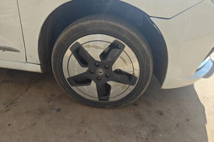 Used Dongfeng Aeolus E70 2021 Revised Version 500 Ultra-Comfort Edition Right Front Wheel Hub
