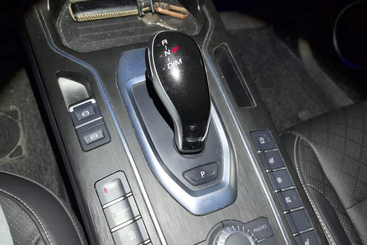 Used Wey VV6 2021 2.0T Two-Wheel Drive Smart Protection+