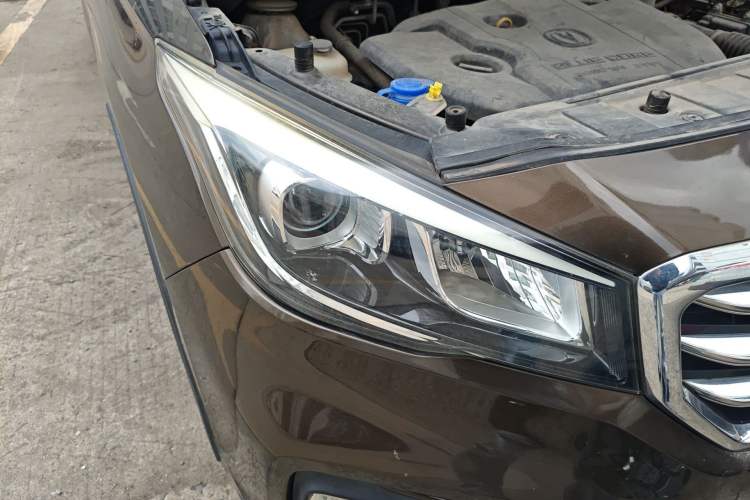 Used CHANGAN Lingxuan 2017 1.6L Manual Happiness Edition Right Front Headlight