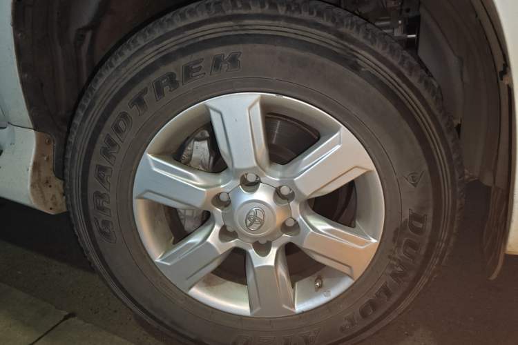 Used Toyota Prado 2017 2.7L Automatic 2700 Gasoline 4x4 7-Seater – Middle East Version
