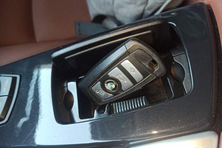 Used BMW 5 Series 2015 520i Elegant Edition
