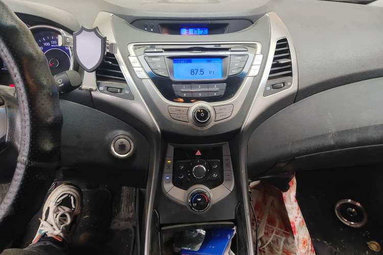 Used Hyundai Elantra (5th Generation / Langdong) 2012 1.6L Manual Leading Model
