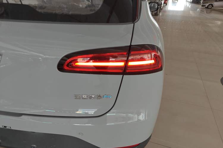 Used Wuling Bingo PLUS 2024 330 km Range Five-Seater Version
