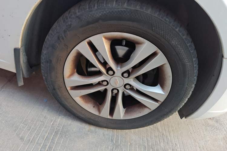 Used Chevrolet Cruze 2015 1.5L Classic SE MT Right Front Wheel Hub