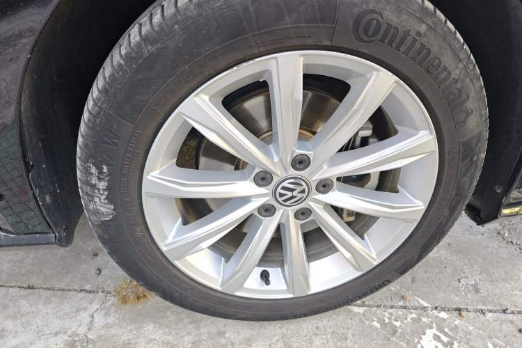 Used Volkswagen Passat 2017 330TSI DSG Luxury Edition Right Front Wheel Hub