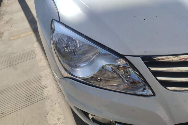 Used Hyundai Celesta 2011 1.6L Manual Comfort Edition Right Front Headlight