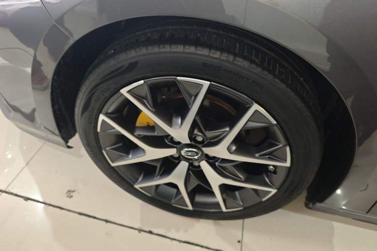 Used GAC Trumpchi EMPOW 2021 270T DCT J16 Version Left Front Wheel Hub