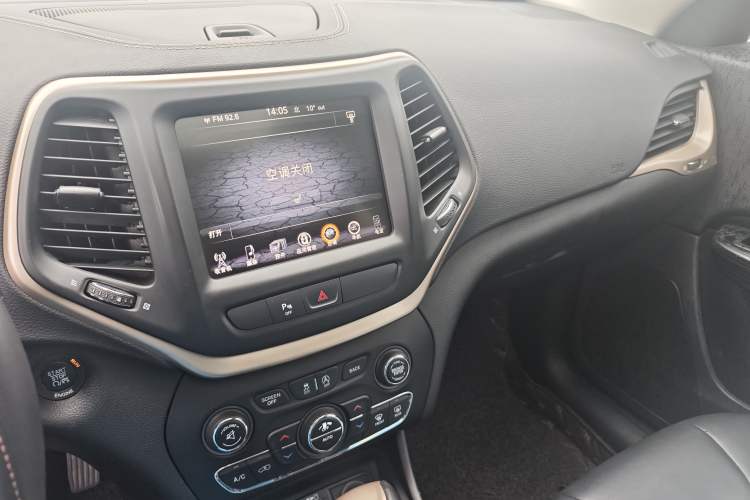 Used Jeep Cherokee 2016 2.4L Professional Smart Version