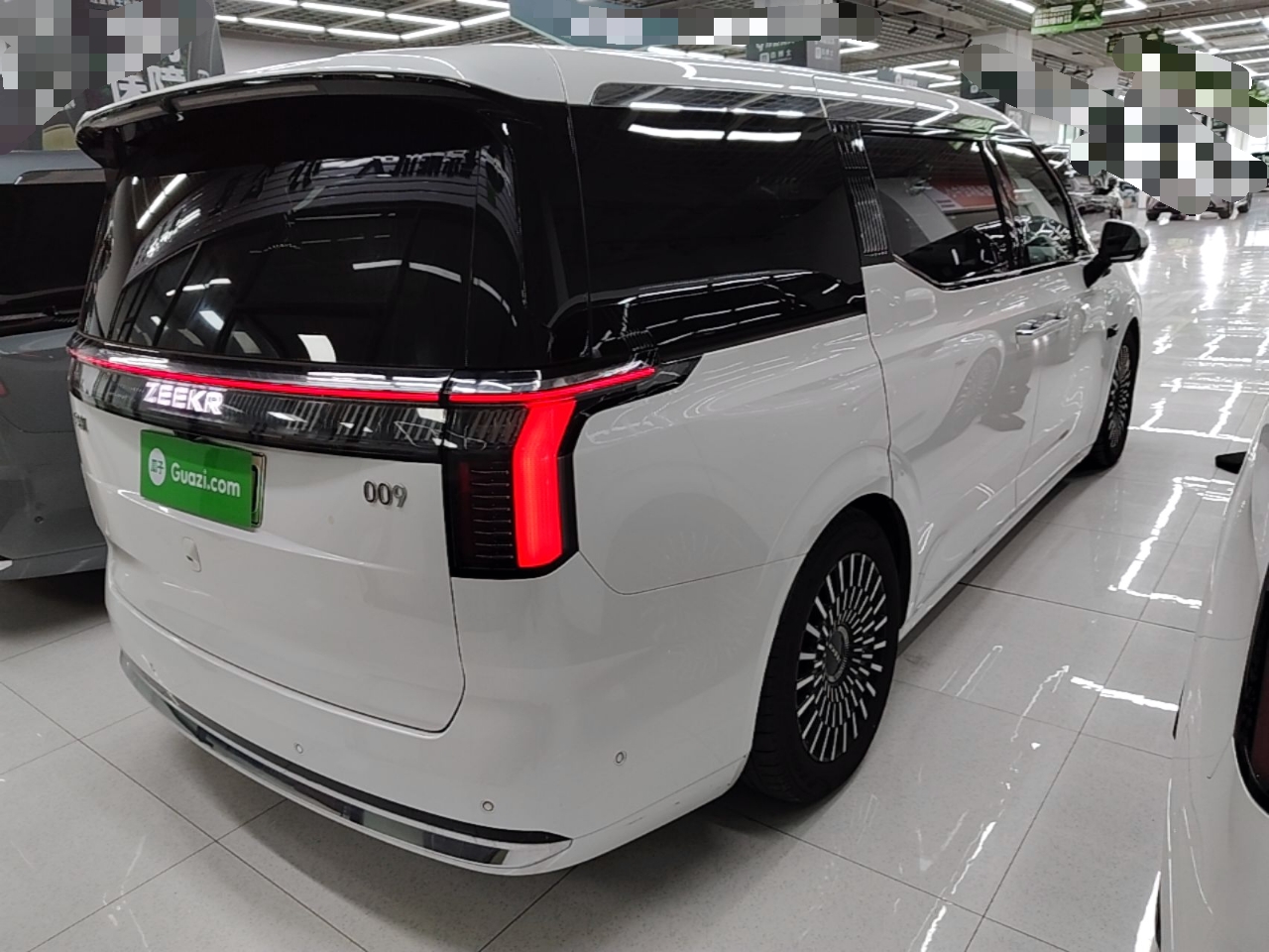 Zeekr 009 2024 7-Seater Walk-Through Version Four-Wheel Drive 108 kWh — снимка 6