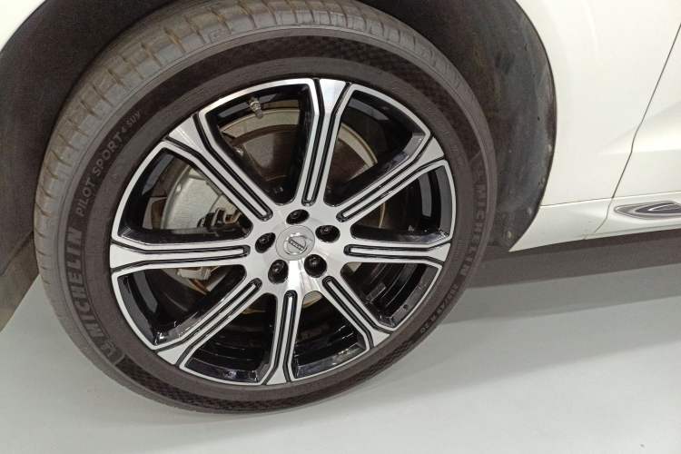 Used Volvo XC60 New Energy 2019 T8 E-Drive Hybrid Prestige Luxury Version China V Standard
