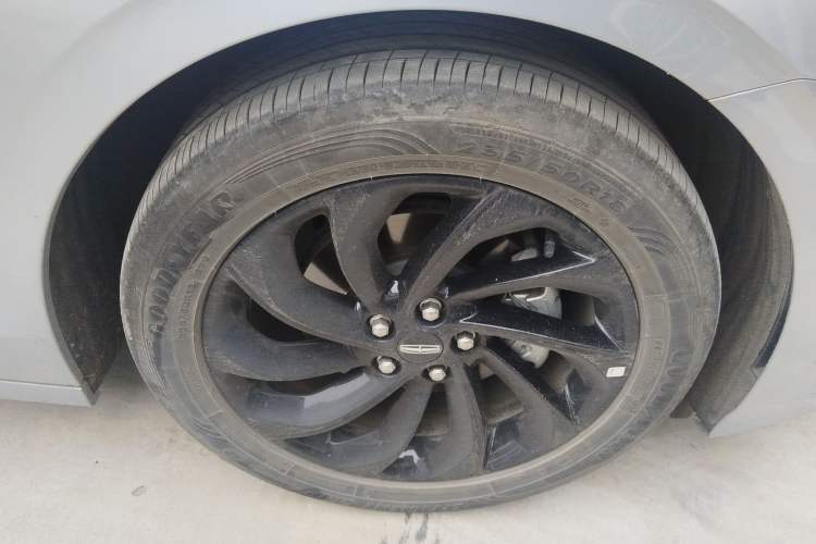 Used Lincoln Z 2024 2.0T Two-Wheel Drive Luxury Hybrid Version Right Front Wheel Hub