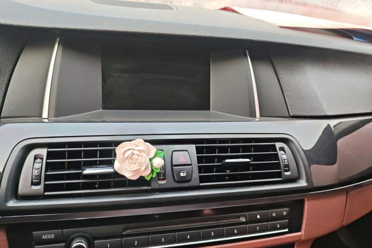 Used BMW 5 Series 2014 520Li Elegant Model
