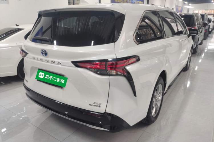 Used Toyota SIENNA 2023 2.5L Hybrid Luxury Edition Rear Right 45 Deg
