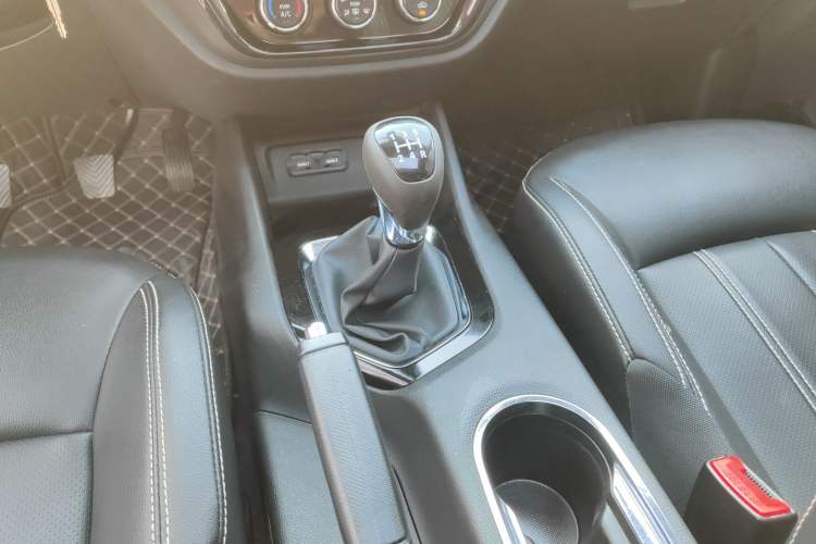 Used Soueast DX3 2022 1.5L Manual Luxury Version
