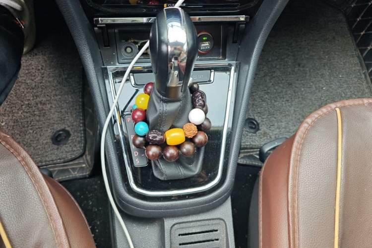 Used Volkswagen C-TREK 2020 1.5L Automatic Comfort Model Gear Lever