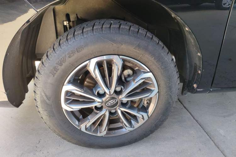 Used JAC Refine M3 2022 1.8L 7-seat Standard Edition Exterior 4