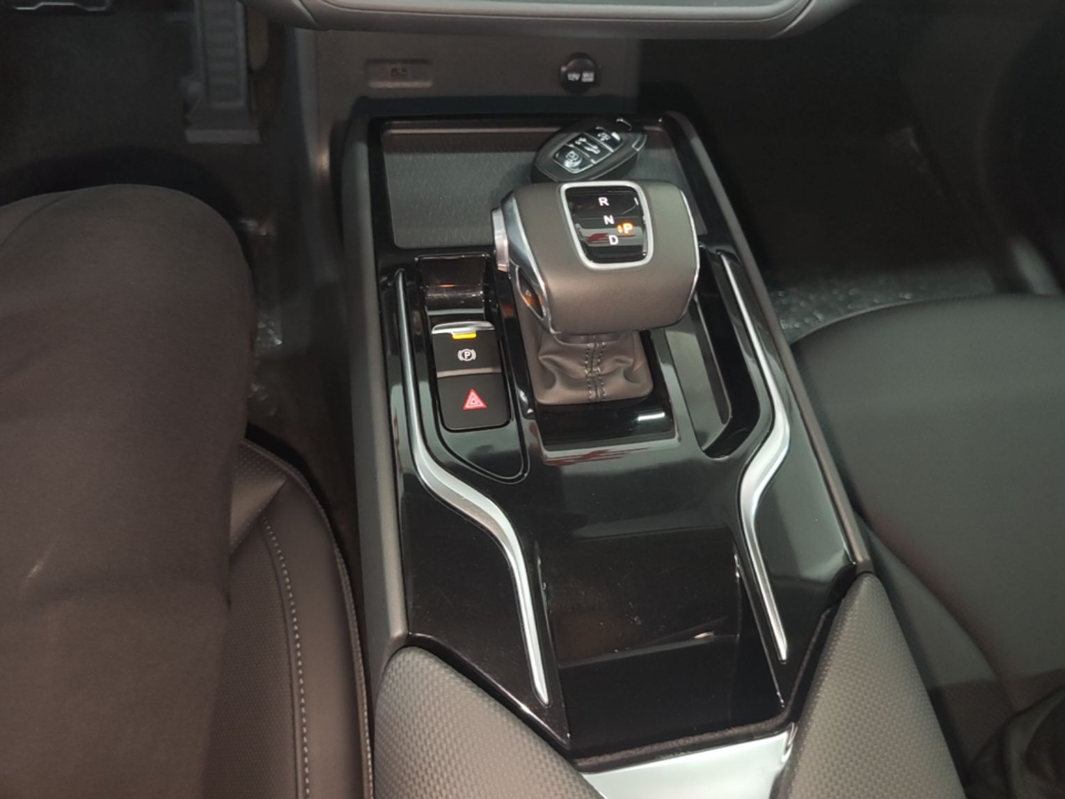 Hongqi E-QM5 2023 Revised Version Basic Travel Edition — снимка 16