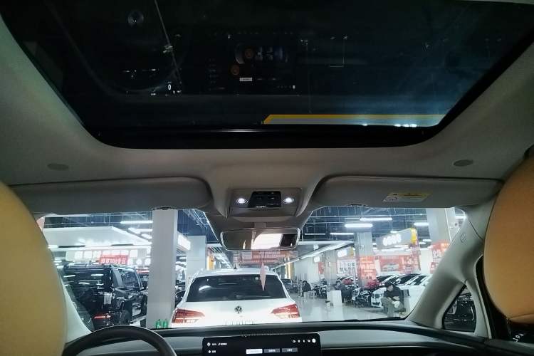 Used Denza D9 2022 DM-i 1040 Prestige Model