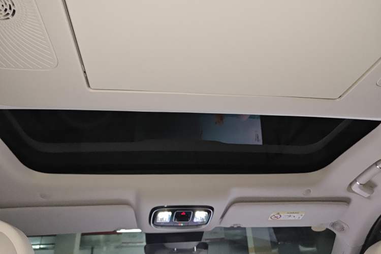 Used Geely Galaxy M9 2025 Model 210km Four-Wheel-Drive Leading Edition
