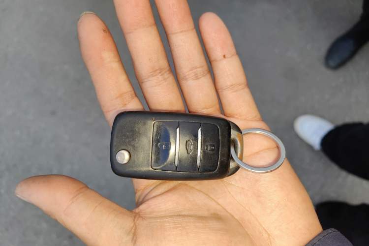 Used CHANGAN KAICHENG Oushang A600 2016 1.5L Manual Luxury 7-Seater Vehicle Key