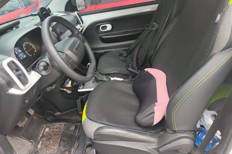 Used Roewe Clever 2021 302 km New Four-Seater Super-Efficient Version
